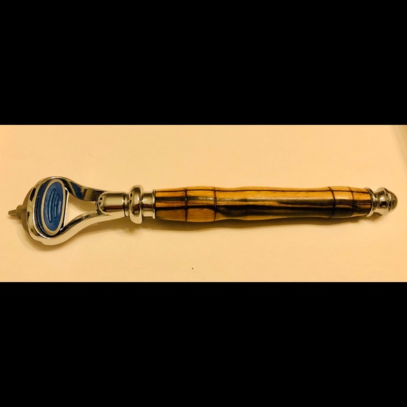 Wood-Handled Shaving Razor - Picture 2 of 3